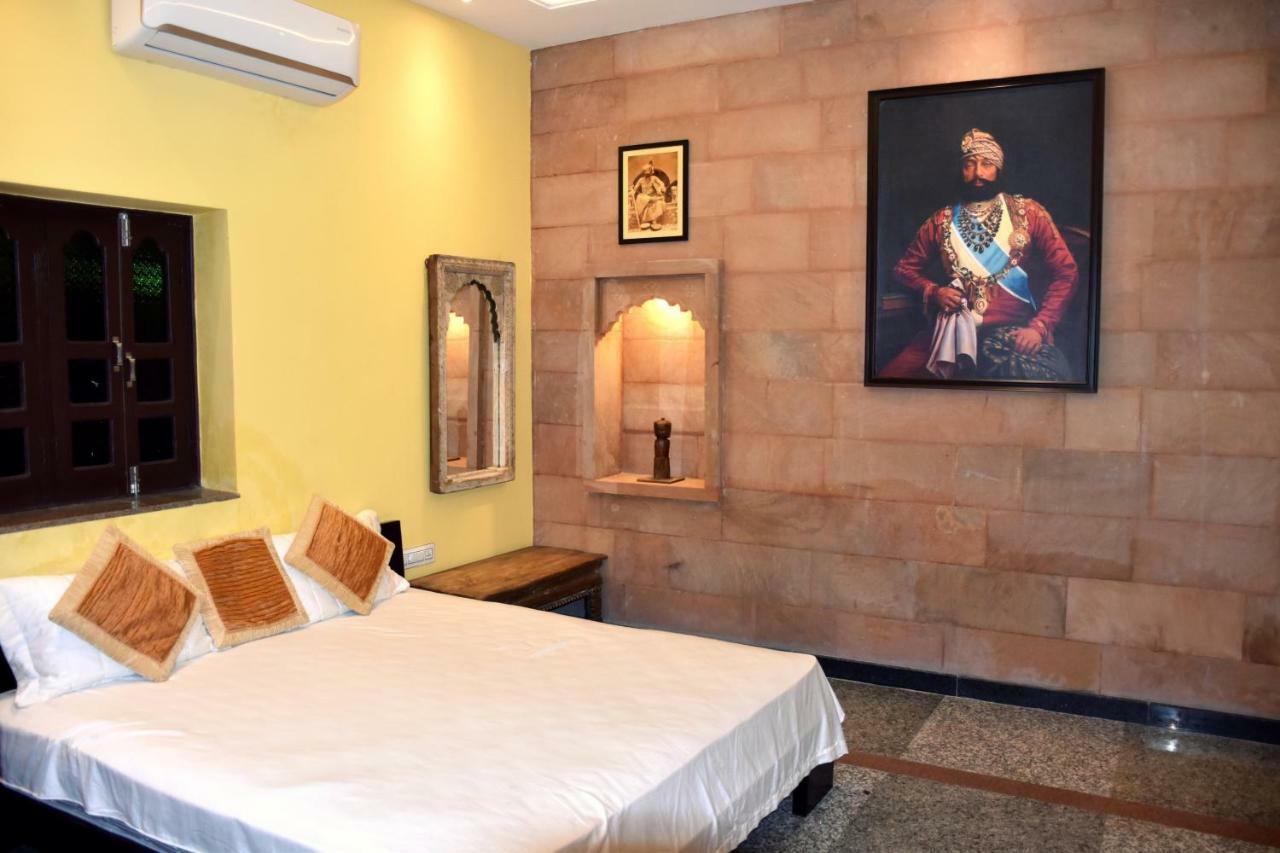 Jodhpur Palace Guest House ภายนอก รูปภาพ